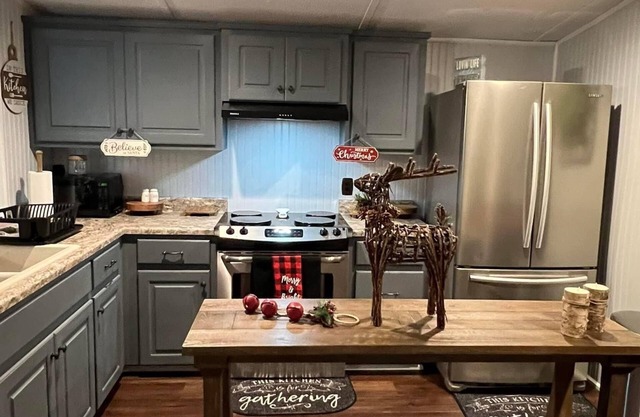 “LOTS OF FUN LAKE HOUSE” in WHITE OAK SHORES!!!