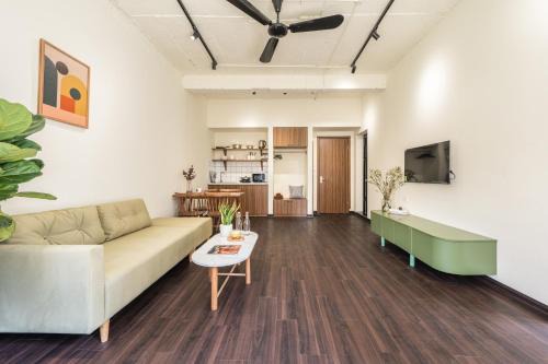 Lotus & Lime Hanoi-Modern Design-Laundry Included-Airport Pickup