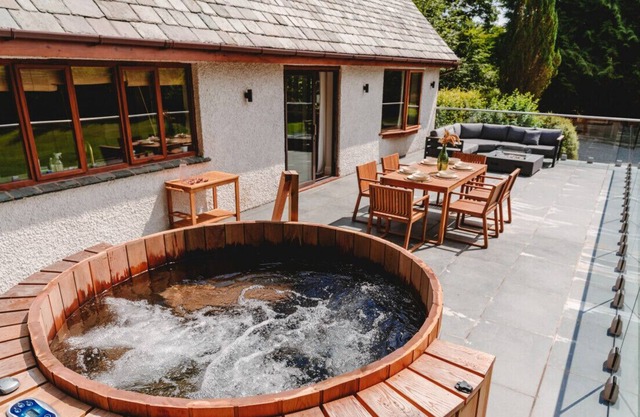 Loughrigg Cottage -private house with a hot tub