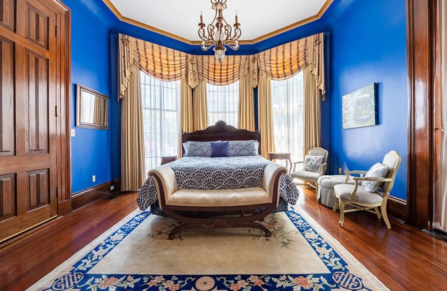 Garden District Jacuzzi Suite dans un manoir victorien à l'élégance et au charme modernes