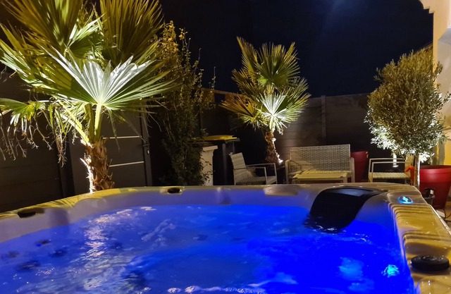 Love House, Une bouteille de champagne offerte