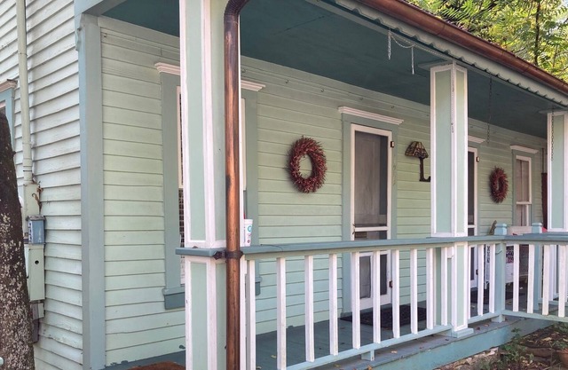 Love Joy Cottage - Historic District - Main Street