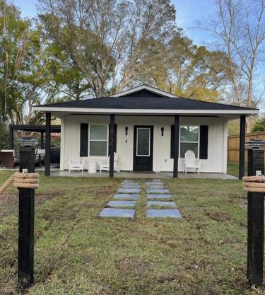 Love Shack in Foley/Hot Tub/Modern Cozy