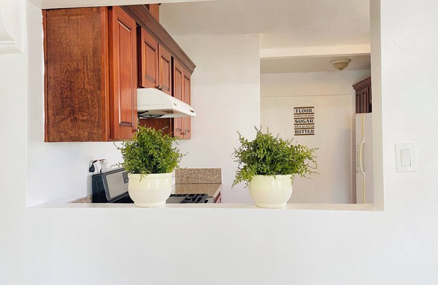 Lovely 1-bedroom Guest House near DTLA