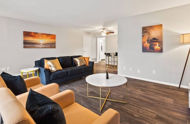 Lovely 1-Bedroom in Carmel