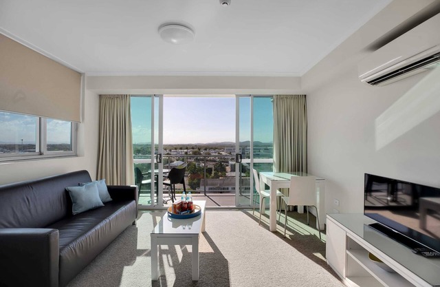 Lovely 1-bedroom in the Heart of Mackay w/ Pool