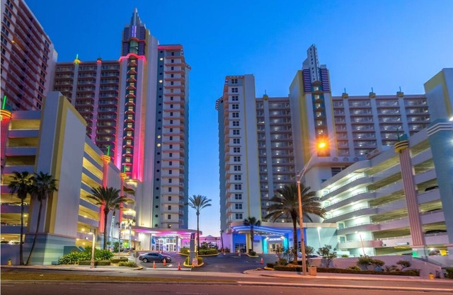 Lovely 1-Bedroom Deluxe Suite in Beautiful Daytona Beach!