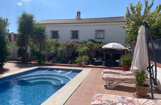 10 Bed Villa with private garden and pool