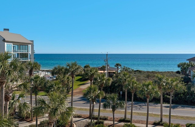 Lovely 1BR Condo Sunny Getaway - Free Parking/Pool