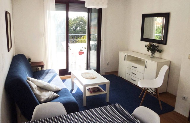 Belle appartement 1BR avec terrasse panoramique sur la baie de Budva