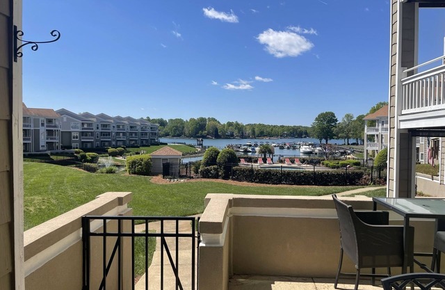 Lovely 1st Floor, Waterfront 2 Bedroom Condo with Pool, Pickleball and Tennis