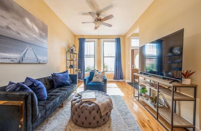 Lovely 2 Bed. 3 Miles from DT w/ Free Parking