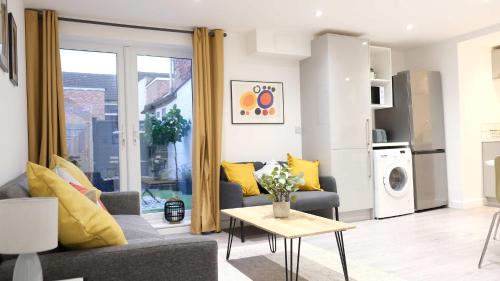 Lovely 2 Bed Apartment w Garden near Northampton
