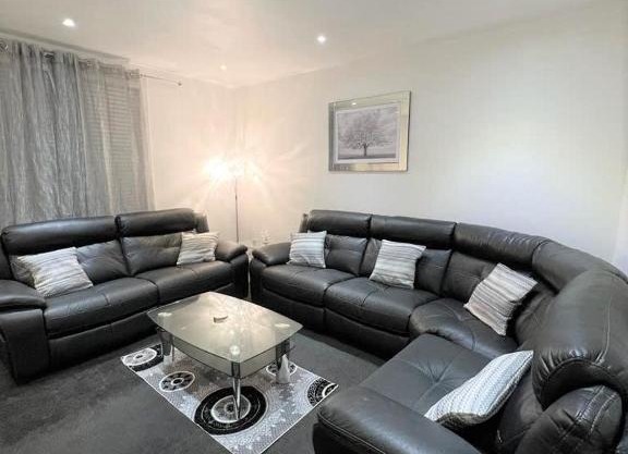 Lovely 2 Bed Apt close to Silverburn Mall