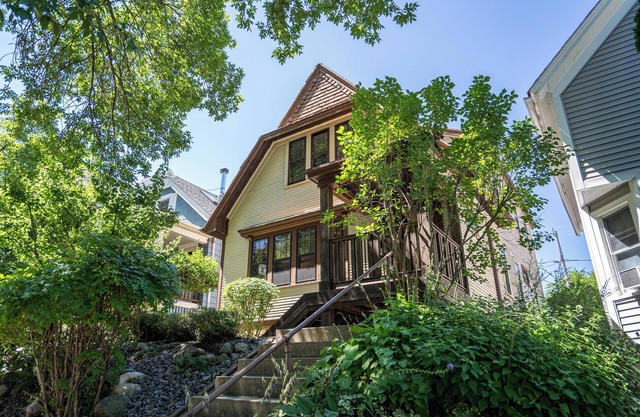 Lovely 2 Bed Steps from Lake Michigan! upper NY