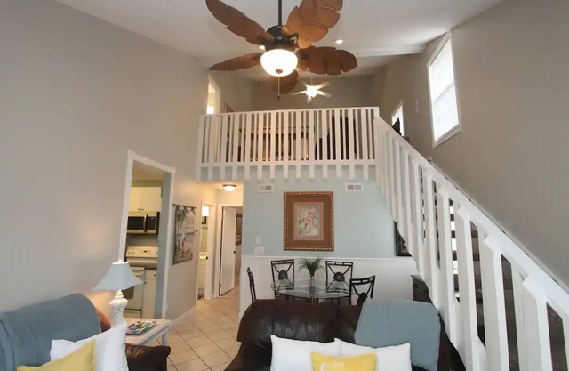 Lovely 2 bedroom in gated horizon south