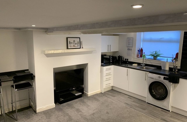 Appartement-Classique-Salle de bain privée séparée-Patio-Lovely 2-bedroom bas...