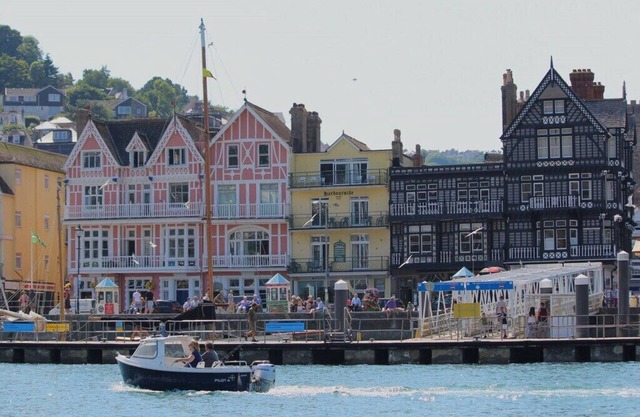 Dartmouth Devon Large Self catering chalet 2 bed sleeps 6 all inclusive WIFI