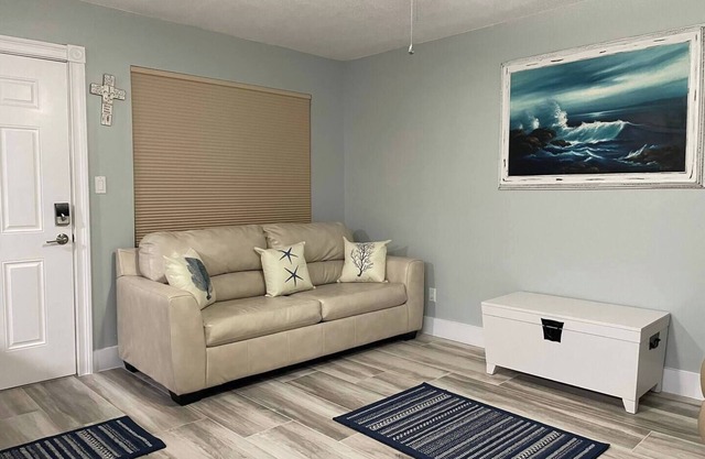 Lovely 2 Bedroom condo in Destin + private balcony