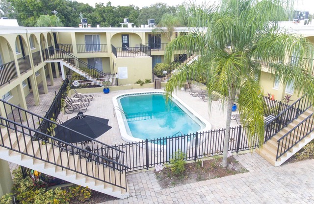 Lovely 2-bedroom condo with POOL