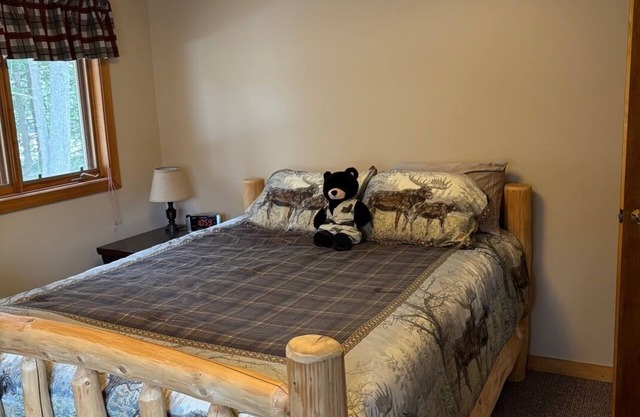 Lovely 2-bedroom cottage with AC in Limerick, ME on Sokokis Lake