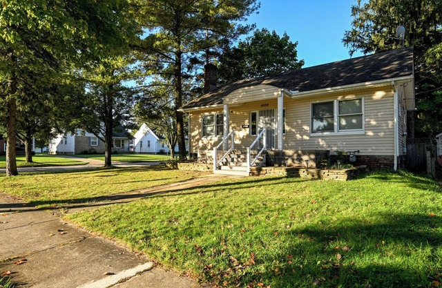 Lovely 2-bedroom house in Cleveland