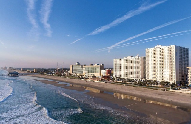 Lovely 2-Bedroom Deluxe Suite in Beautiful Daytona Beach!