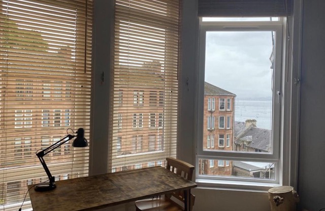 Lovely 2 Bedroom with Riverside Views Pet Friendly