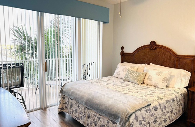 Lovely 2 bedrooms condo with pool in Boca Ciega