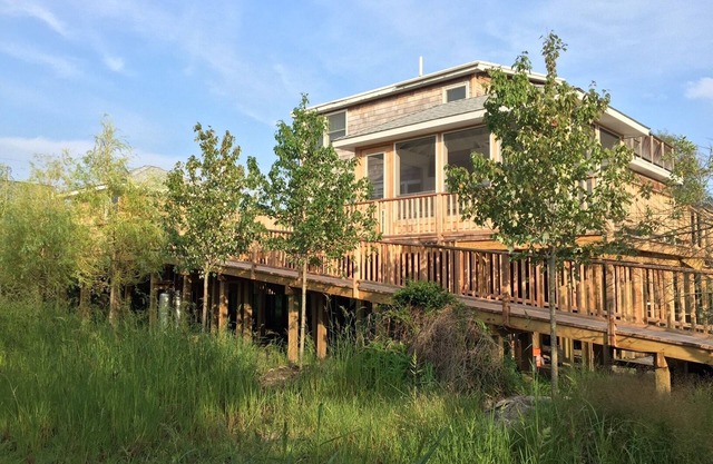 Belle maison familiale 2 étages avec AC, terrasses ensoleillées, jardin, porche