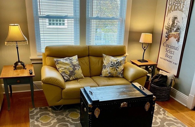 Lovely 2nd FL home w/ view. 5miles to Downtown- In historical Columbia Tusculum.