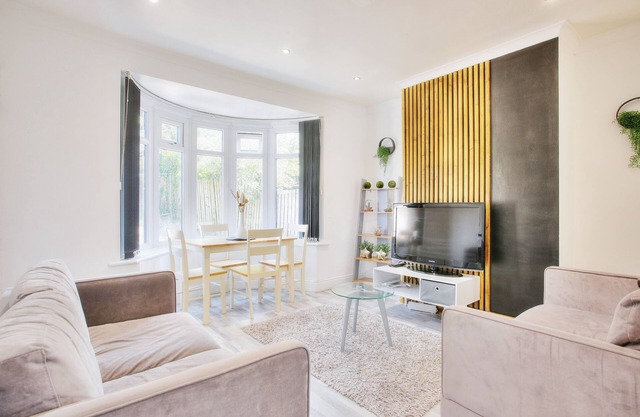 Lovely 3 Bedroom house in newcastle, private drive perfect for 6 people near A1