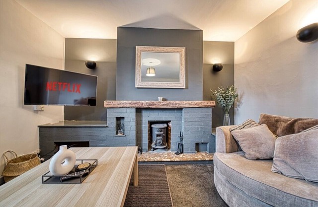 Lovely 3 Bed Home in Wolverhampton