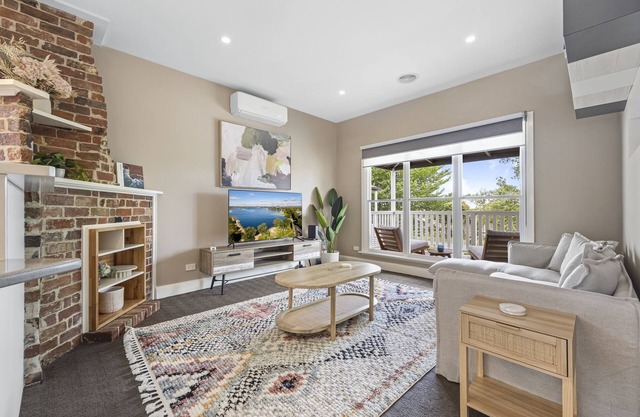 Lovely 3-Bed with Alfresco Dining in Prime Suburb