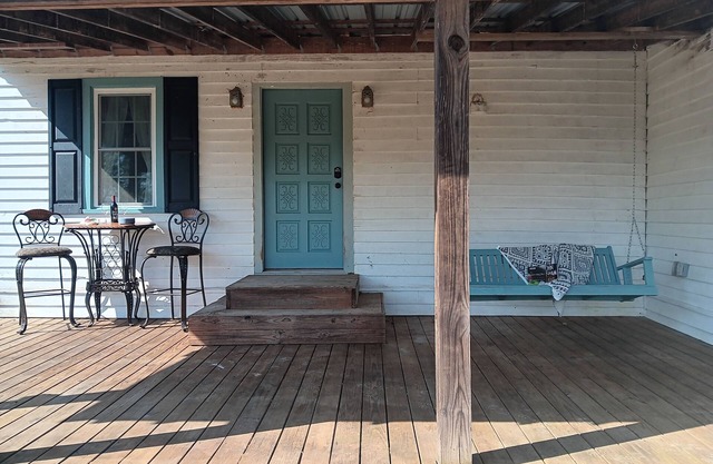 Lovely 3-bedroom cabin in Rogersville with WiFi access