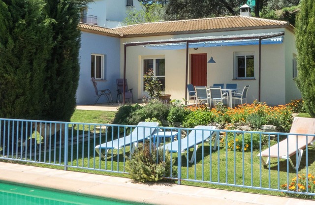 Belle gîte dans une vallée avec jardins biologiques et piscine privée clôturée