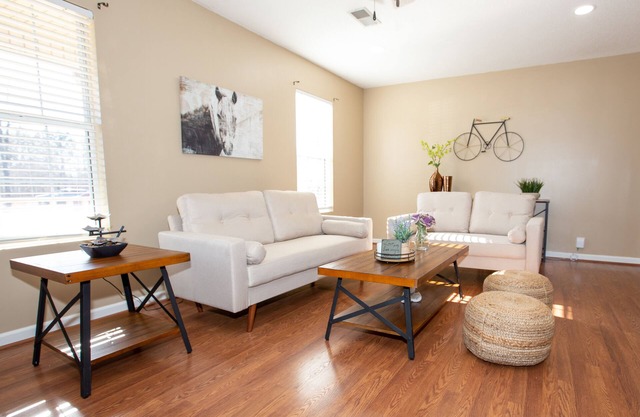 Lovely 3BR/2BA Condo in great location, cozy place