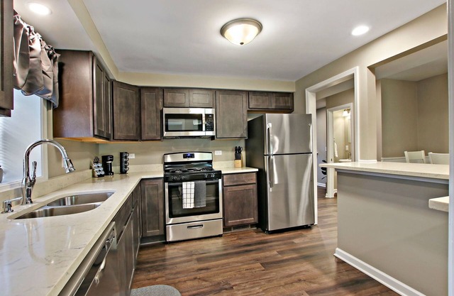 Lovely 3BR Home in Antioch l Lakeview l Dock