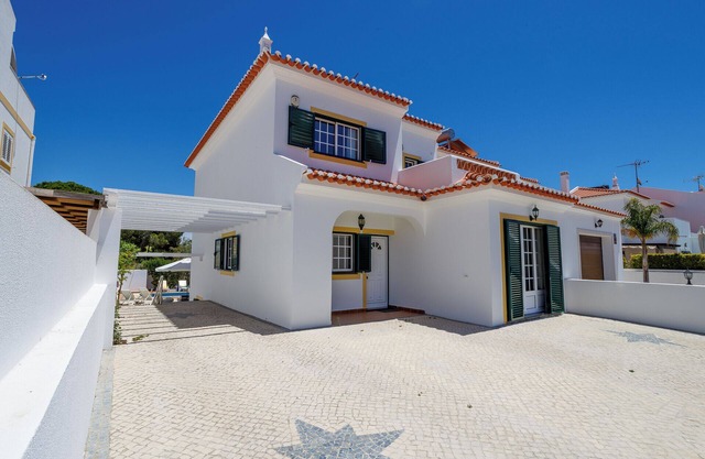 Belle maison de 4 chambres avec piscine, à distance de marche de la plage
