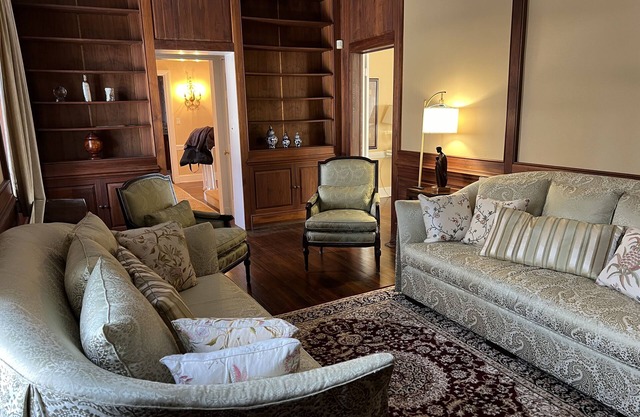 Lovely 4-bedroom estate in brilliant Owings Mills 23 miles from John Hopkins