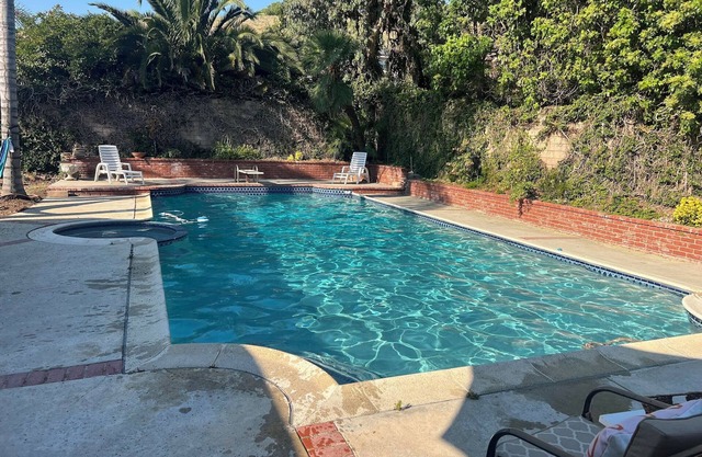 Lovely 4bedroom Thousand Oaks private house w/ Gorgeous Pool/Hot Tub Come Relax