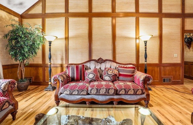 Lovely 5 bed,3-fullBath !5 min to free way I-85