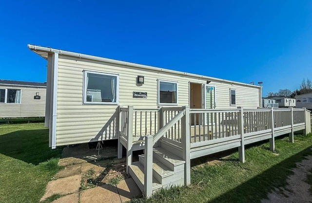 Lovely 6 berth caravan nearby Hunstanton beach in Norfolk ref 23071T