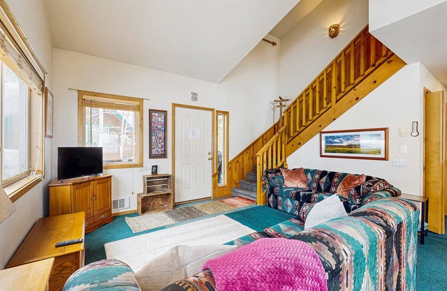 Beau condo alpin w / pont et communautaire bain à remous, piscine, et sauna!