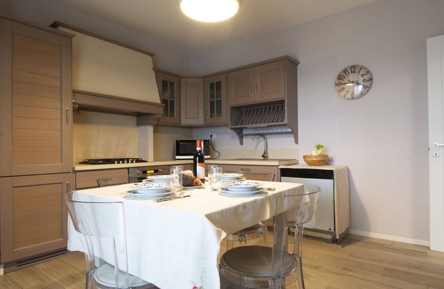 Confortable appartement avec WIFI, piscine privée, TV, terrasse, animaux admis et vue panoramique