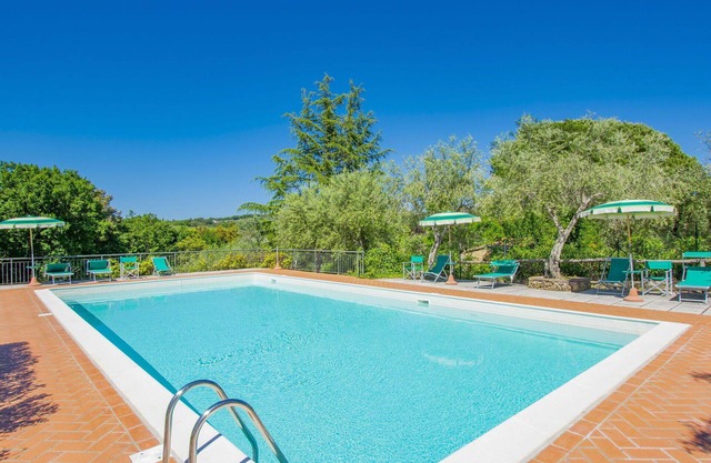 Bel appartement pour 6 personnes avec piscine, WIFI, TV, patio et animaux admis