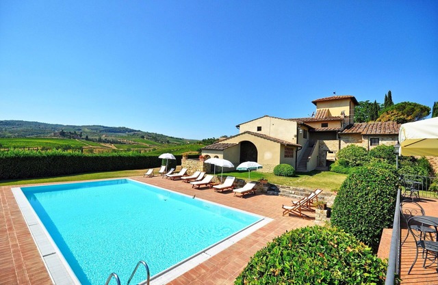 Joli appartement avec piscine, climatisation, WIFI, TV, animaux admis, près de Greve In Chianti