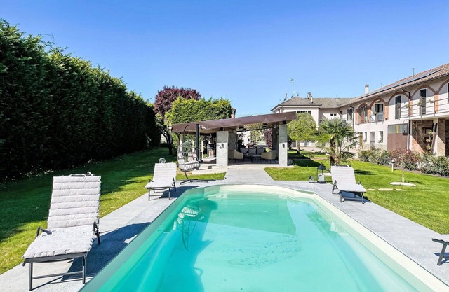 Agréable appartement pour 4 personnes avec WIFI, piscine, TV, patio et animaux admis