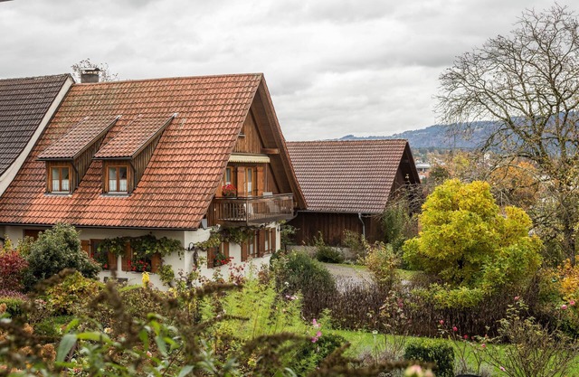 Bel appartement "Apfelblüte" dans une ferme avec balcon et vue sur les montagnes