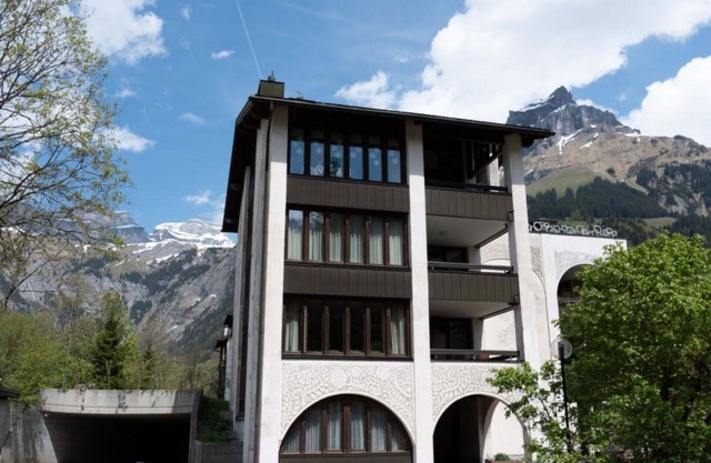 Agréable appartement pour 4 personnes avec WIFI, piscine, TV et balcon